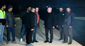Yeşilyurt Belediye Başkanı Mehmet Çınar, deprem konutlarının alt yapısında çalışan ekiplere teşekkür etti