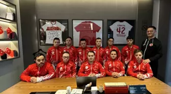 Down Sendromlu Futsal Milli Takımı Kaptanı Birkan Dikici, Yılın Kareleri Oylamasında Tercihini Yaptı