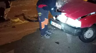 Elazığ'da Kontrolden Çıkan Otomobil, Park Halindeki Tırın Altına Girdi