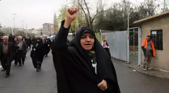 Tahran'da Yemen'e yönelik saldırıları protesto gösterisi düzenlendi