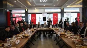 İskenderun Belediye Başkanı Fatih Tosyalı, gazetecilerle bir araya geldi