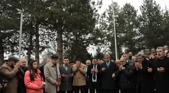 Kayseri'de İYİ Parti'nin belediye başkan adayları şehitliği ziyaret etti