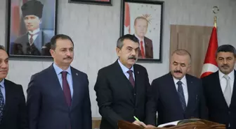 Milli Eğitim Bakanı Yusuf Tekin, okullarda yarıyıl ve yıl sonu tatilinden önceki haftalara ilişkin yeni bir başlangıç yapacaklarını açıkladı