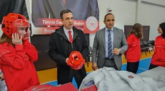 Suluova Kaymakamlığı, judo ve tekvando sporcularına malzeme desteği sağladı