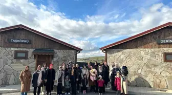 Derince Belediye Başkanı Zeki Aygün, okul aile birliği yöneticileri ve veliler ile bir araya geldi