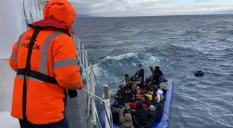 Çanakkale'de Yunanistan unsurları tarafından Türk kara sularına itilen 56 düzensiz göçmen kurtarıldı