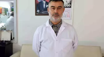 İskenderun'da depremde yıkılan berberler, konteyner dükkanında birlikte hayata tutundu
