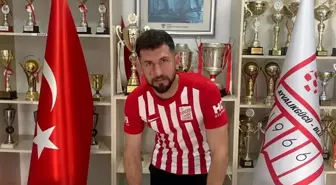 Ayvalıkgücü Belediyespor, Talasgücü Belediyespor'dan forvet Akın Arıcan'ı kadrosuna kattı