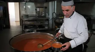 Beypazarı Kaymakamlığı, Günlük 500 Kişiye Sıcak Yemek Servisi Yapıyor