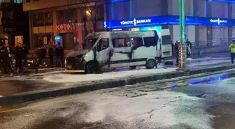 Diyarbakır'da Şehiriçi Minibüs Alev Alev Yandı
