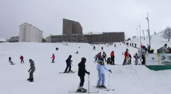 Kartalkaya Kayak Merkezi'nde Kar Kalınlığı 137 Santimetreye Ulaştı