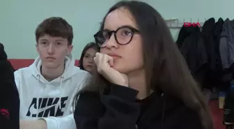 İzmir'de lise öğrencileri, görme engelli arkadaşları için sesli kitap hazırladı
