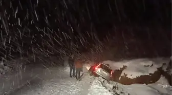 Siirt'te kar nedeniyle kapanan yollarda kurtarma operasyonu