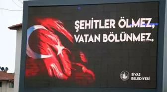 Sivas Belediyesi Şehitler İçin Led Tabelalara Görseller Yansıttı