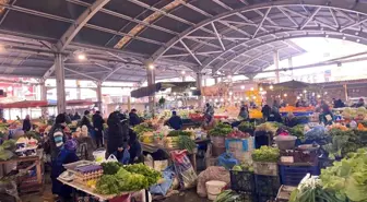 Zonguldak'ta Kar Yağışı ve Soğuk Hava Nedeniyle Halk Pazarı İlgi Görmedi