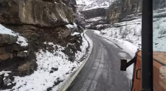 Şırnak Beytüşşebap'ta Kar Yağışı: 20 Köy Yolu Ulaşıma Kapandı