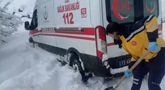 Bitlis'te Kar Kapanan Köylerde Mahsur Kalan Hastalar Kurtarıldı