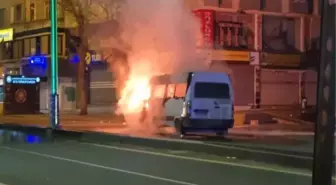 Diyarbakır'da minibüs alev aldı