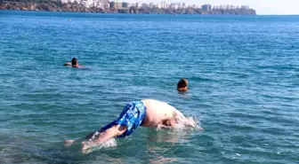Antalya'da Kar Esareti Yok, Sahillerde Yoğunluk Oluştu