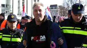 Hollanda'da Kur'an Yakma Girişimine Şiddetli Protesto