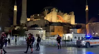 İstanbul'da yapılan Genel Güvenlik uygulamasında Yunus polis ekipleri şüpheli şahısları durdurdu