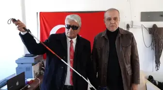 Ortaca Belediye Başkanı Alim Uzundemir, Görme Engellilere Beyaz Baston Hediye Etti