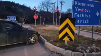 Burdur'da Otomobiller Çarpıştı: 2 Yaralı