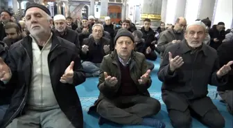 Şehit Mehmetçikler için sabah namazında dua edildi