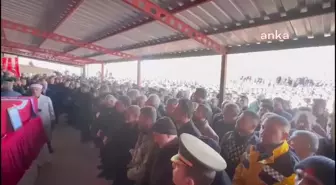 Pençe-Kilit Operasyonu'nda şehit olan Piyade Sözleşmeli Er Kemal Batur son yolculuğuna uğurlandı