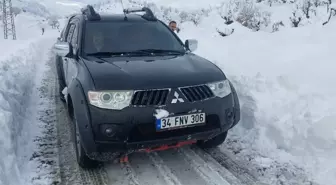 Siirt'te kardan kapanan köyde bebek hastaneye ulaştırıldı, 4 kişi kurtarıldı