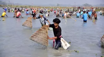 Assam'da Bhogali Bihu Festivali için Toplu Balık Tutma Etkinliği Düzenlendi