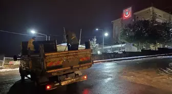 Bartın Belediyesi Yollardaki Buzlanmaya Karşı Tuzlama Çalışması Yapıyor