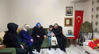 Kütahya Belediye Başkanı ve eşi şehit ailelerini ziyaret ediyor
