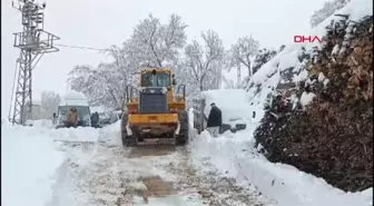Bitlis'te kar yağışı nedeniyle kapanan köy yollarının çoğu açıldı
