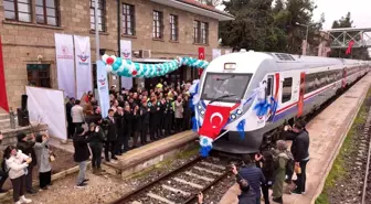 Burdur Garı'na 15 yıl sonra Güller Ekspres ilk seferini düzenledi