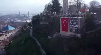 Bursa'da Şehitler İçin Türk Bayrağı ve Pankart Asıldı