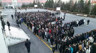 Çorum'daki okullarda şehitler için saygı duruşu yapıldı