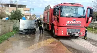 Hatay'da Tofaş Marka Otomobilde Çıkan Yangın İtfaiye Tarafından Söndürüldü