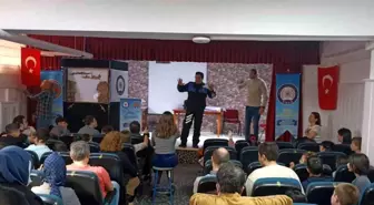 Eskişehir'de Polis Ekipleri Okul Ziyaretinde Gölge Oyunu Sergiledi