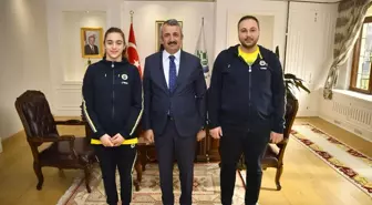 Fenerbahçe Spor Kulübü Yüzücüsü Edirneli Beyza Işık Vali Yunus Sezer'i Ziyaret Etti