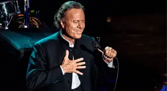 Ünlü şarkıcı Julio Iglesias gözaltına alındı! Valizinden 42 kilo yiyecek çıktı