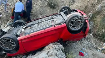 Alanya'da şarampole devrilen otomobilin sürücüsü yaralandı