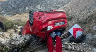 Alanya'da şarampole devrilen otomobilin sürücüsü yaralandı