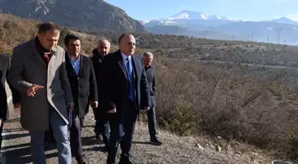 Artvin Valisi Cengiz Ünsal, Ardanuç ilçesinde Güneş Enerji Santrali (GES) projesi için incelemelerde bulundu