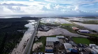 Ayvalık'ta Şiddetli Yağış Sonucu Nikita Deresi Taştı