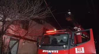 Bilecik'te iki katlı metruk binada çıkan yangın söndürüldü