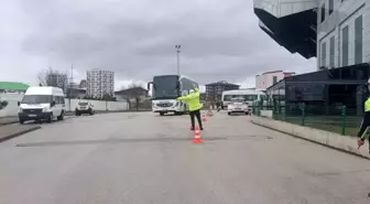 Bolu'da Şehirlerarası Otobüs Terminali'nde Kış Lastiği Uygulaması Yapıldı