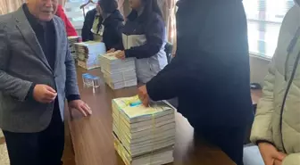 Güdül Belediyesi Öğrencilere Eğitim Seti Desteği Sağladı