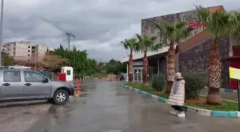 Mersin Valisi Ali Hamza Pehlivan, Silifke Devlet Hastanesi'nde yaralıları ziyaret etti