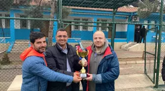 Şanlıurfa'da Karaköprü Güzelşehir Şehit Mahmut Tekke Ortaokulu Futbol Turnuvasında İl Birincisi Oldu